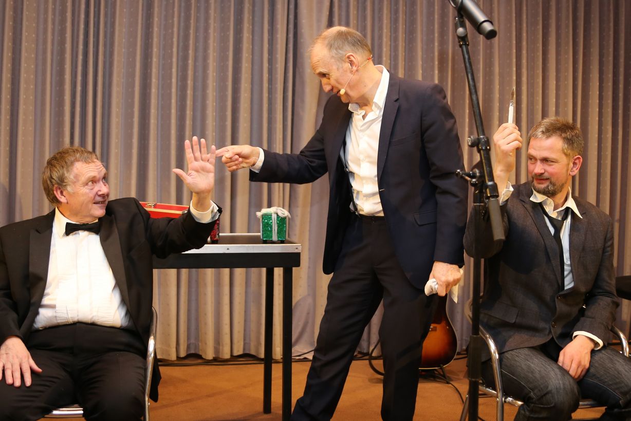 Søren Pilmark tryllede Flemming Barfreds (tv) 50’er ind i en citron. Heldigvis kom Kjell Nilsson (th) til hjælp.  