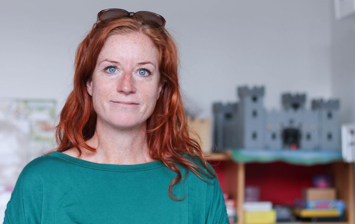 ”Jeg har verdens bedste job, men på grund af manglende resurser bliver jeg hindret i at gøre det bedst mulige,” siger Thora Karlsen, børnehaveklasseleder på Amager Fælled Skole. Foto: Hanne Hellisen ”Jeg har verdens bedste job, men på grund af manglende resurser bliver jeg hindret i at gøre det bedst mulige,” siger Thora Karlsen, børnehaveklasseleder på Amager Fælled Skole. Foto: Hanne Hellisen