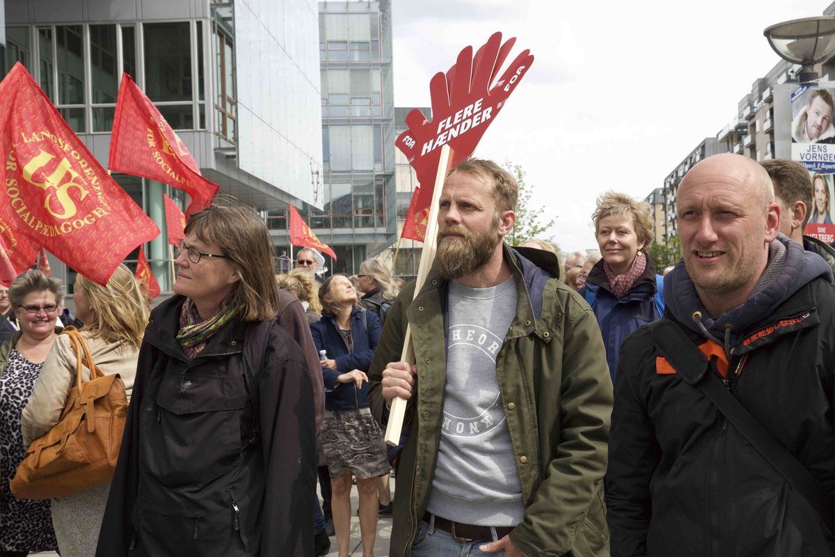 Foran KL-huset på Islands Brygge blev der demonstreret for velfærd og imod nulvækst. Foto: Jan Klint Foran KL-huset på Islands Brygge blev der demonstreret for velfærd og imod nulvækst. Foto: Jan Klint