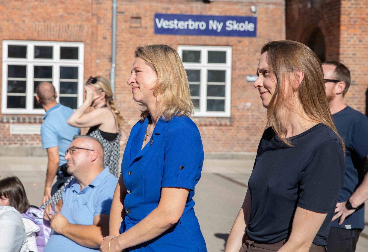 Overborgmester Sophie Hæstorp Andersen havde børne- og ungdomsordfører Sofie Seidenfaden (S) med på skolebesøget. Foto: Jan Klint Poulsen