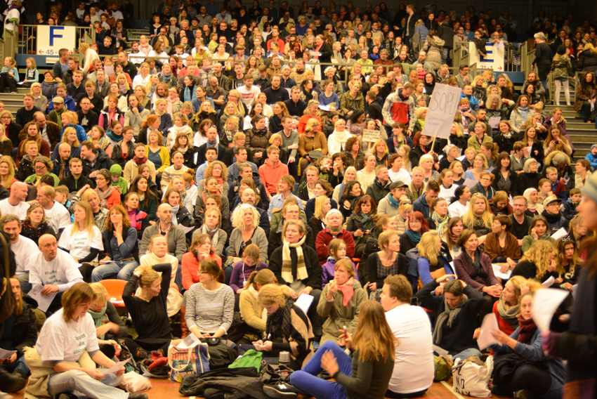 Taget på Valbyhallen løftede sig