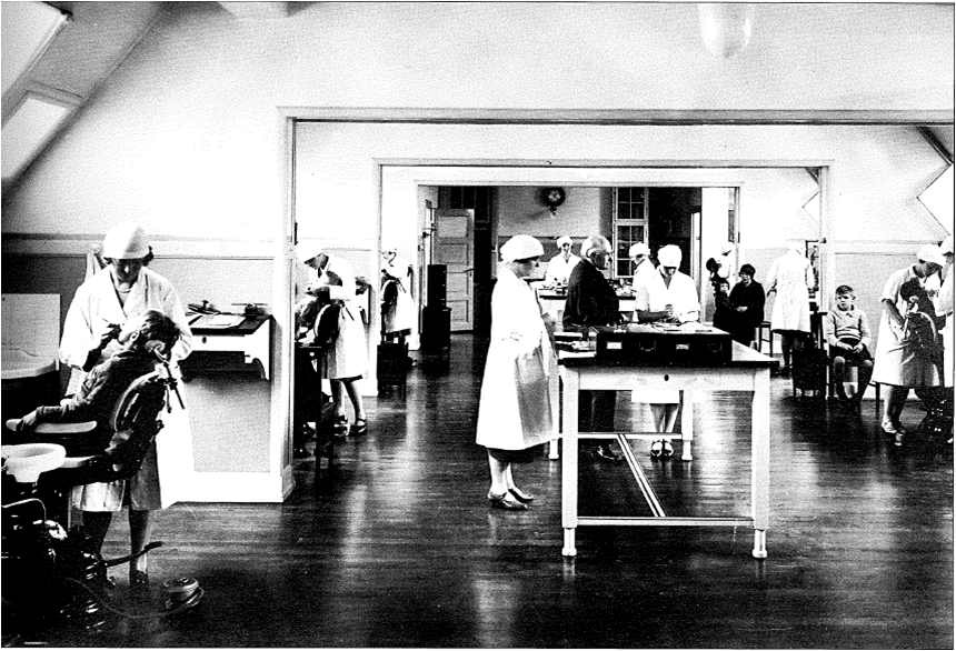 Den første tandklinik på en skole, Ny Carlsberg Vejens Skole, der i dag hedder Vestebro Ny Skole. Klinikken åbnede i 1923. Foto: Tandplejen i Københavns Kommune